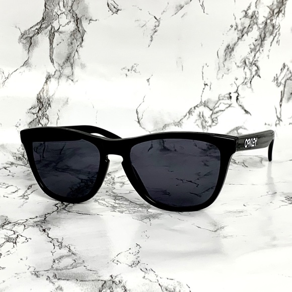 Oakley Black Frogskins with Black Lens - Picture 7 of 8